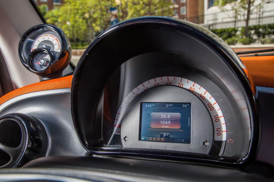 Панель приборов Smart ForTwo Passion Cabrio 2016 года  (NA) (фото 20 из 21)